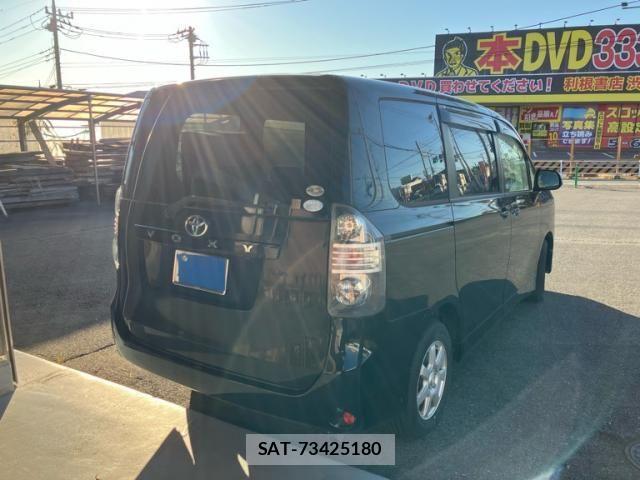 Toyota VOXY 2008-12 2102206-1