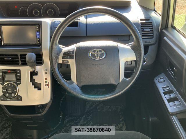 Toyota VOXY 2013-10 2318931-10