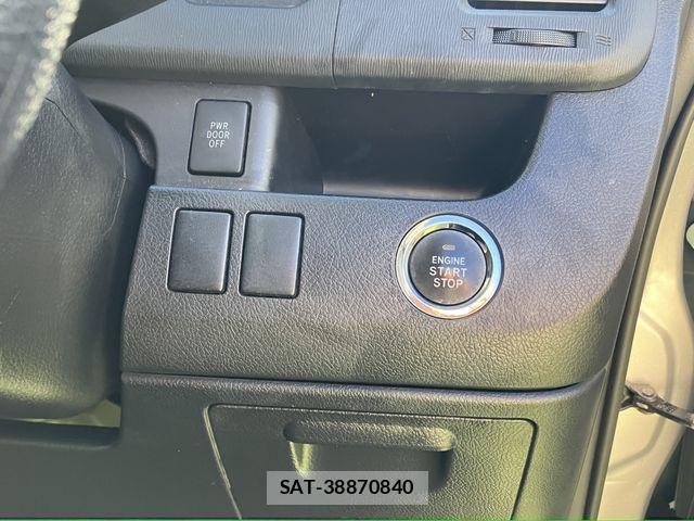 Toyota VOXY 2013-10 2318931-12