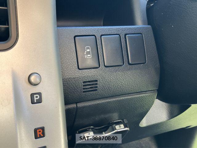 Toyota VOXY 2013-10 2318931-13