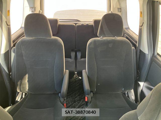 Toyota VOXY 2013-10 2318931-17