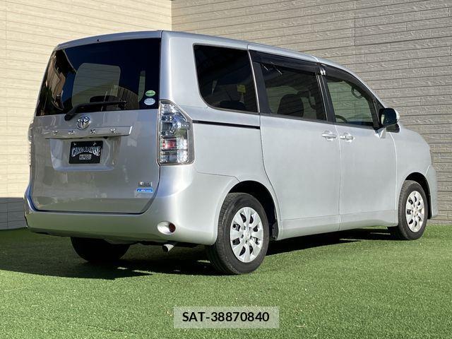Toyota VOXY 2013-10 2318931-1