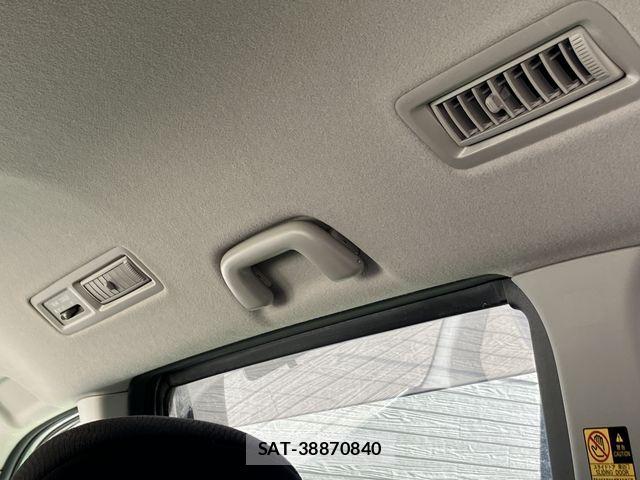 Toyota VOXY 2013-10 2318931-19