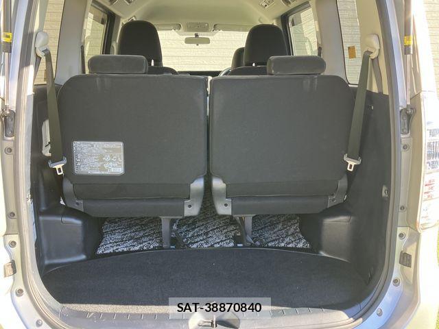 Toyota VOXY 2013-10 2318931-23