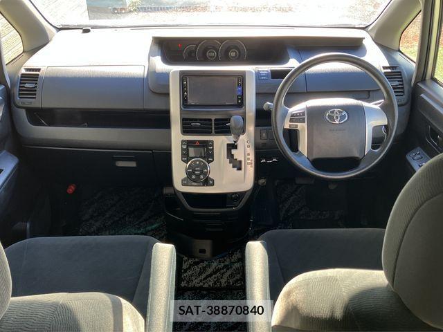 Toyota VOXY 2013-10 2318931-3