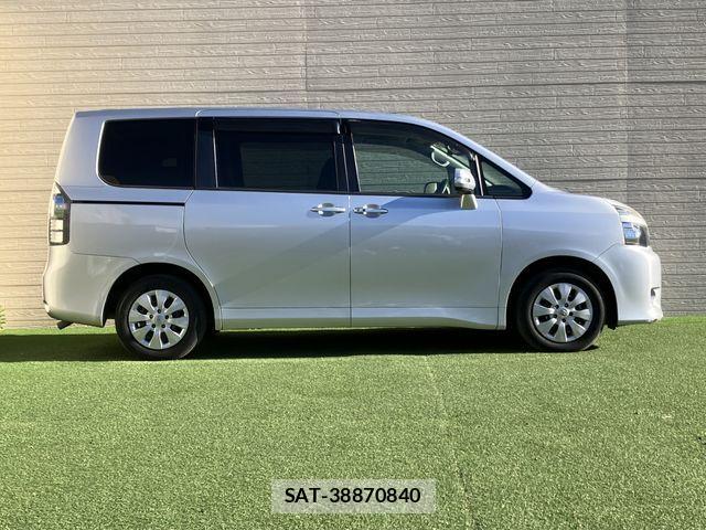 Toyota VOXY 2013-10 2318931-8