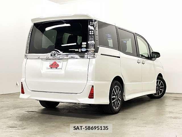 Toyota VOXY 2015-03 2731217-2