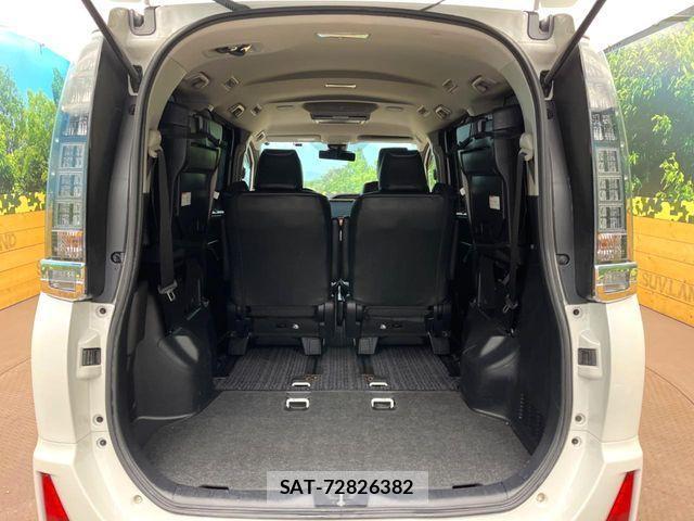 Toyota VOXY 2017-01 3390877-10