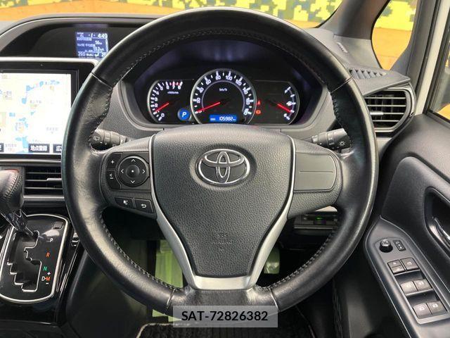 Toyota VOXY 2017-01 3390877-11