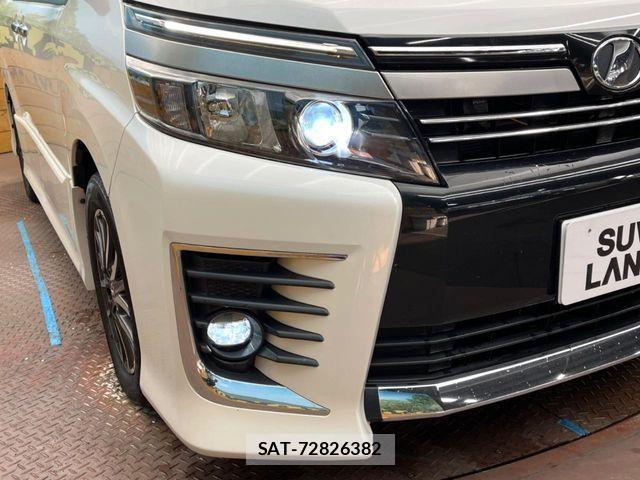 Toyota VOXY 2017-01 3390877-12