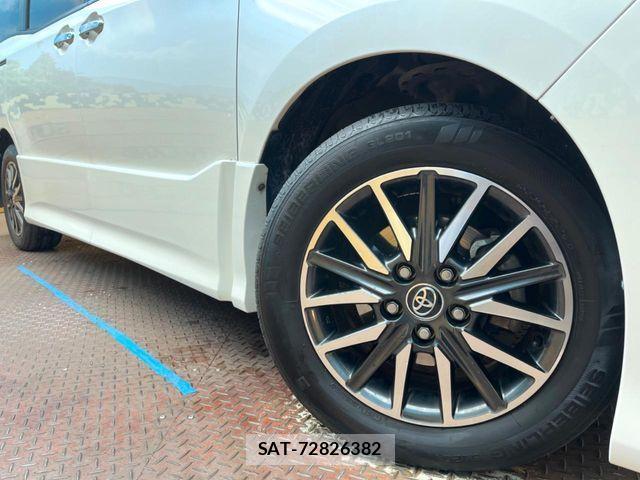 Toyota VOXY 2017-01 3390877-13