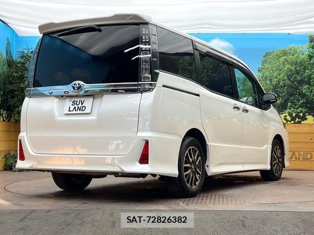 Toyota VOXY 2017-01 3390877-17
