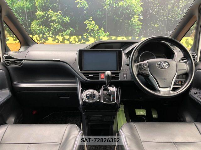 Toyota VOXY 2017-01 3390877-1