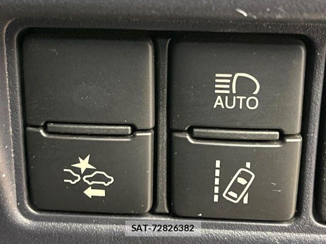 Toyota VOXY 2017-01 3390877-6