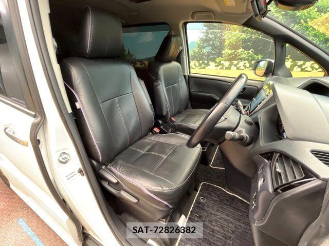 Toyota VOXY 2017-01 3390877-7