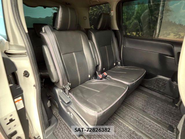 Toyota VOXY 2017-01 3390877-8