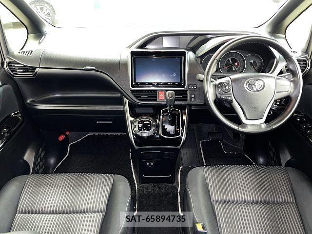 Toyota VOXY 2019-02 3390791-1
