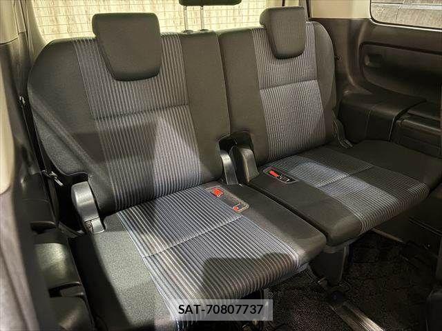 Toyota VOXY 2017-07 3390858-10