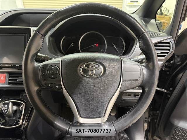 Toyota VOXY 2017-07 3390858-12
