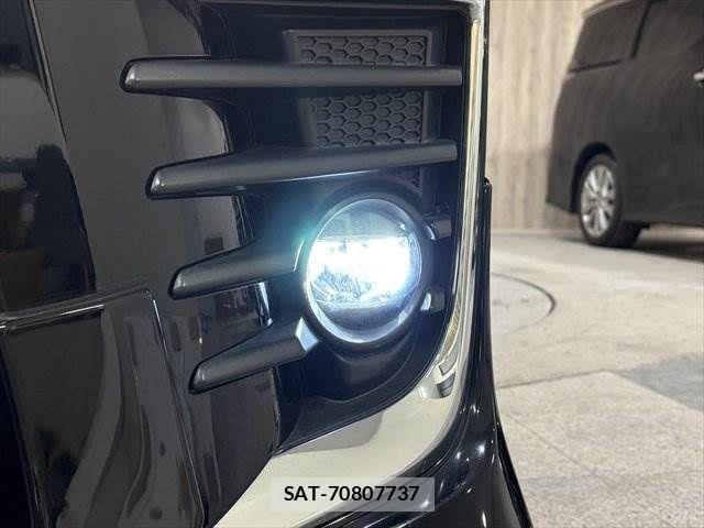 Toyota VOXY 2017-07 3390858-14