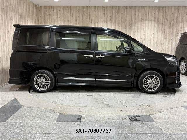 Toyota VOXY 2017-07 3390858-18