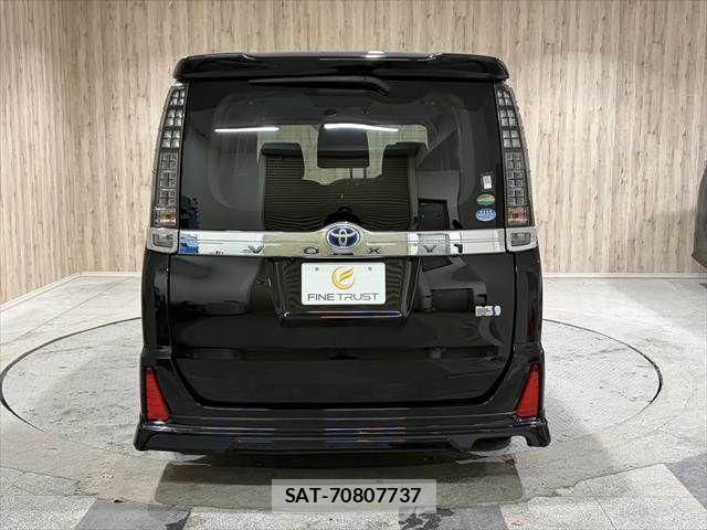 Toyota VOXY 2017-07 3390858-20