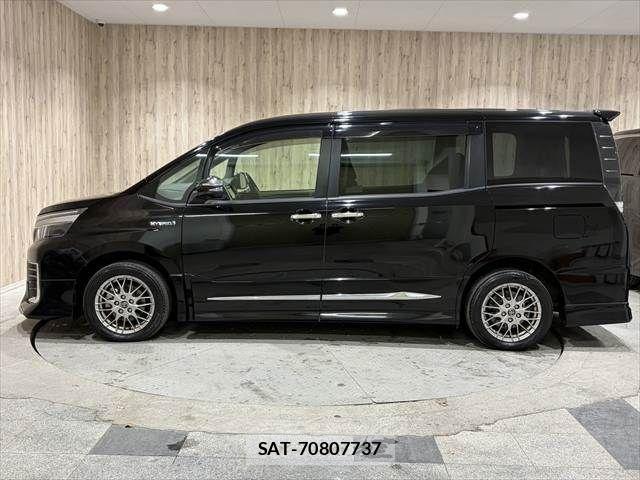 Toyota VOXY 2017-07 3390858-22
