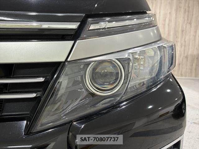 Toyota VOXY 2017-07 3390858-24