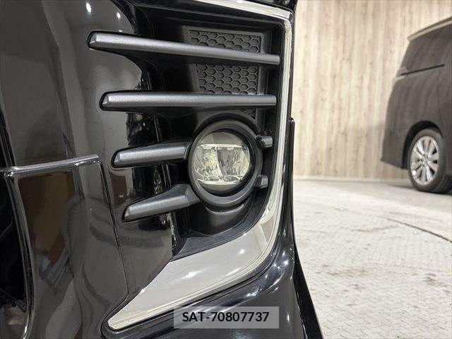 Toyota VOXY 2017-07 3390858-26