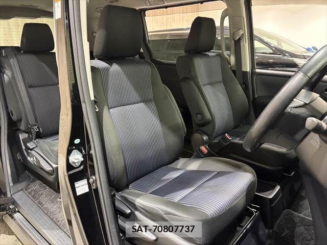 Toyota VOXY 2017-07 3390858-8