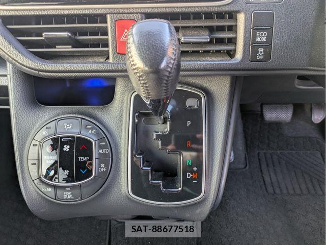 Toyota VOXY 2015-01 3390874-10