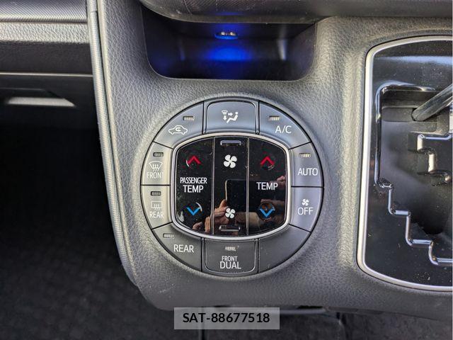 Toyota VOXY 2015-01 3390874-11
