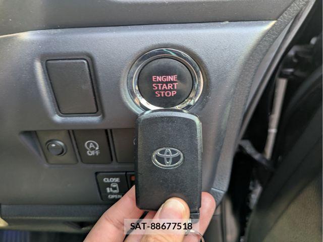 Toyota VOXY 2015-01 3390874-12
