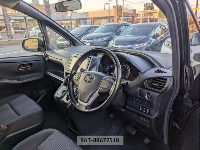 Toyota VOXY 2015-01 3390874-24