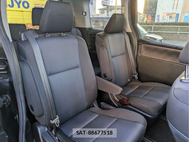 Toyota VOXY 2015-01 3390874-26