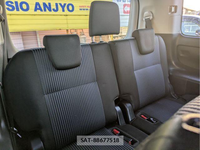 Toyota VOXY 2015-01 3390874-27