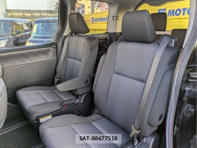 Toyota VOXY 2015-01 3390874-4