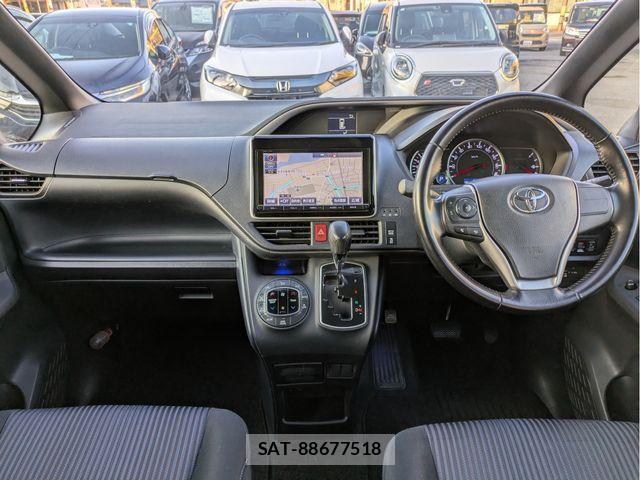 Toyota VOXY 2015-01 3390874-7