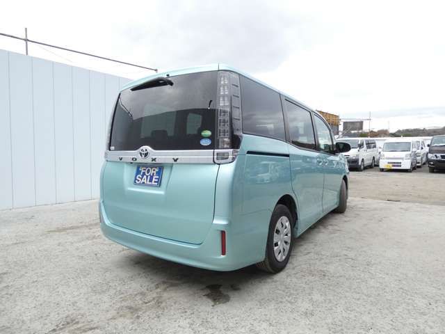 Toyota VOXY 2014-06 3687378-9