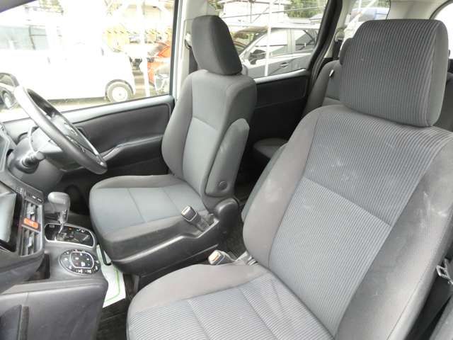 Toyota VOXY 2014-06 3687378-10