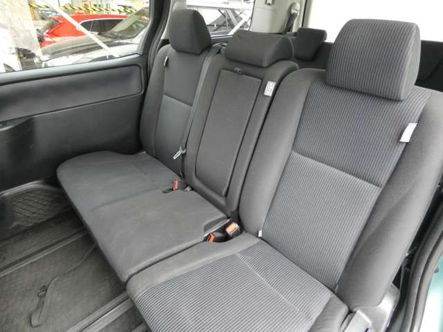 Toyota VOXY 2014-06 3687378-11