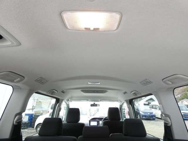 Toyota VOXY 2014-06 3687378-13