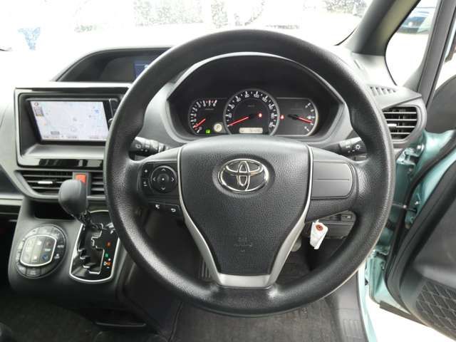 Toyota VOXY 2014-06 3687378-15