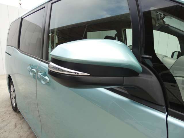 Toyota VOXY 2014-06 3687378-18
