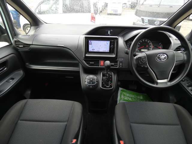 Toyota VOXY 2014-06 3687378-6