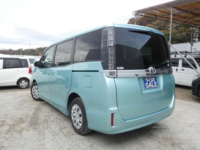 Toyota VOXY 2014-06 3687378-7