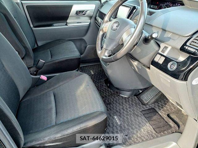 Toyota VOXY 2009-12 3779704-10