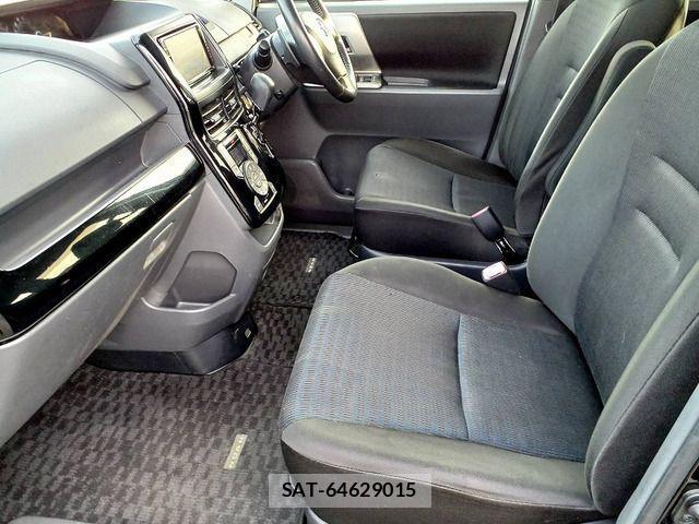 Toyota VOXY 2009-12 3779704-11