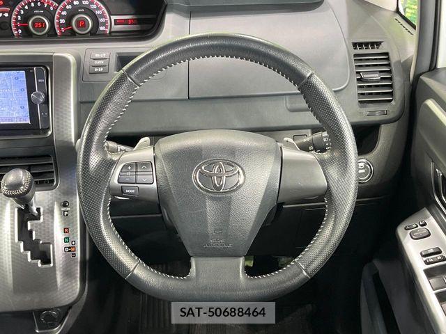 Toyota VOXY 2013-07 3779676-11