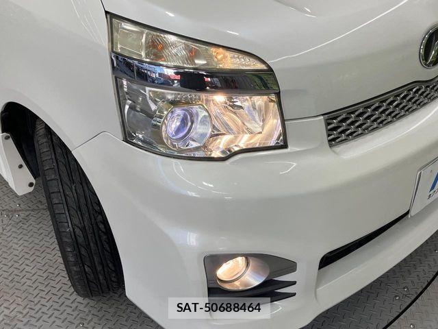 Toyota VOXY 2013-07 3779676-12